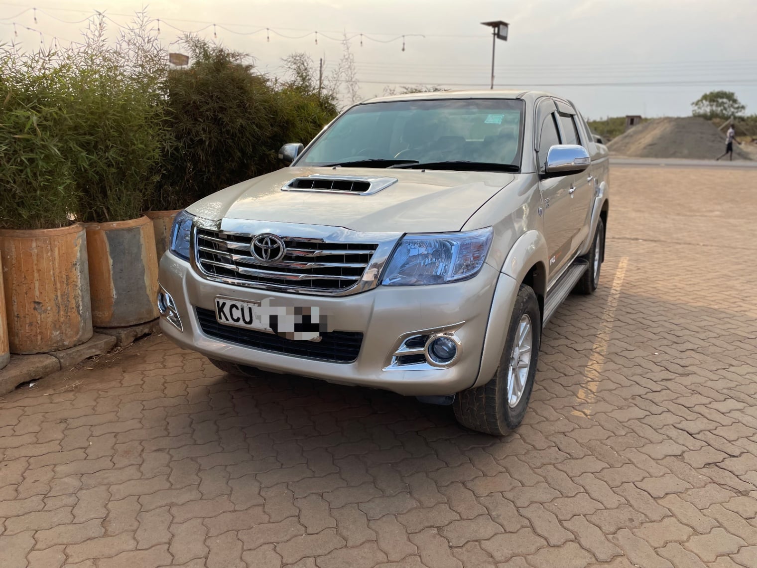 Toyota Hilux - 1/9 for sale in Kenya | RmSg Kenya