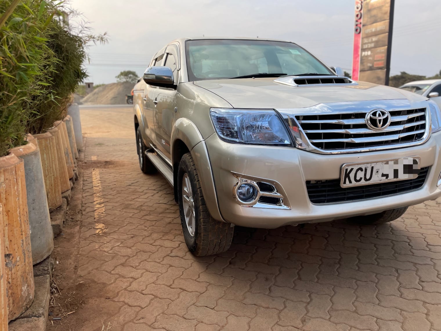 Toyota Hilux - 2/9 for sale in Kenya | RmSg Kenya