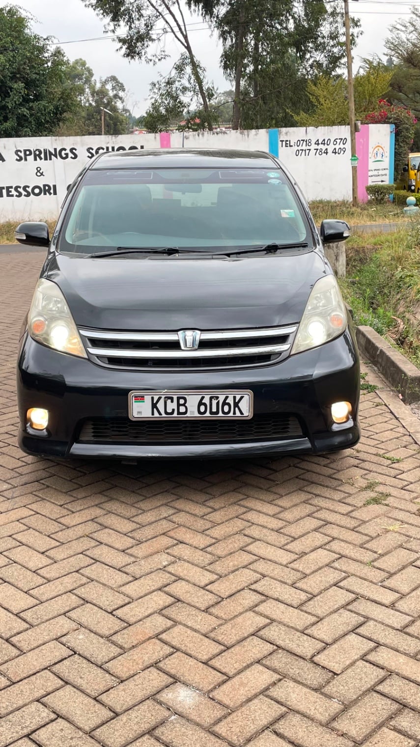 Toyota Isis - 1/10 for sale in Kenya | RmSg Kenya