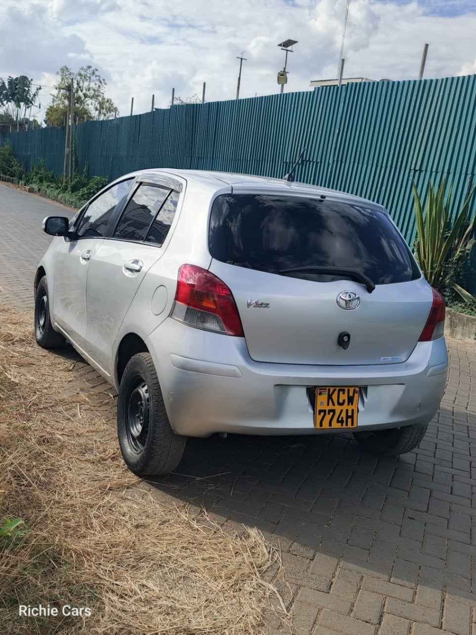 Toyota Vitz - 8/10 for sale in Kenya | RmSg Kenya