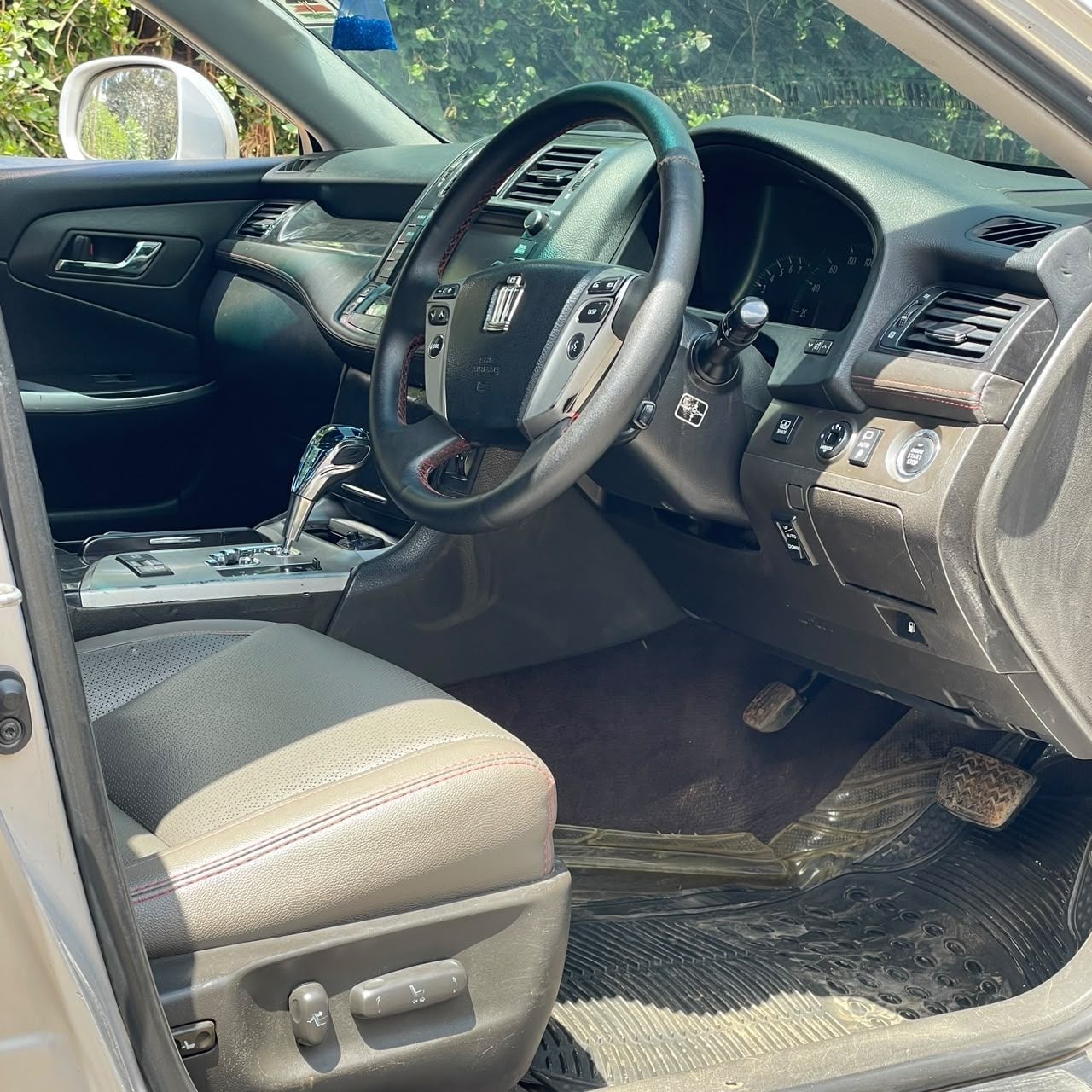 Toyota Crown - 5/8 for sale in Kenya | RmSg Kenya