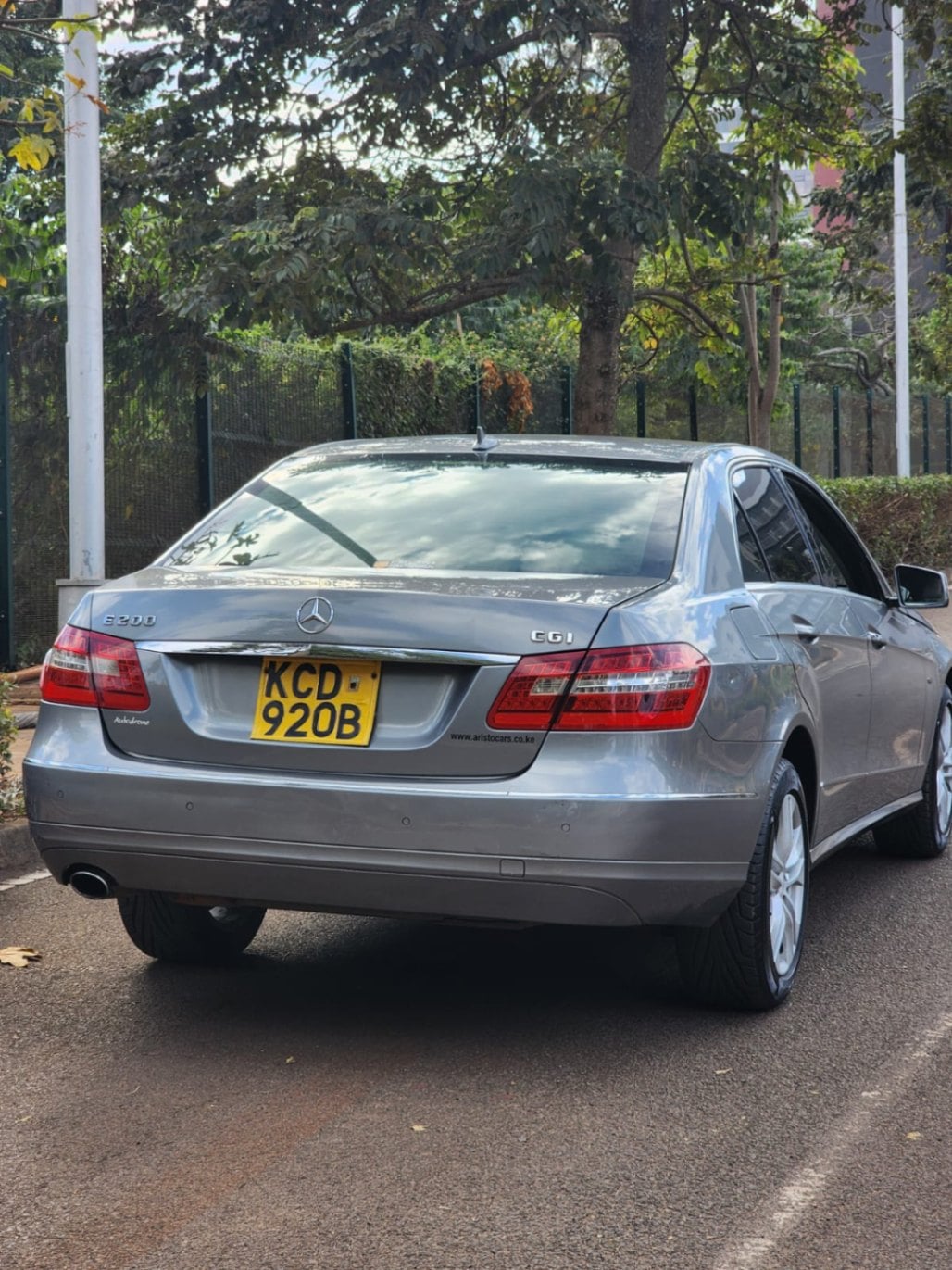 Mercedes-Benz E-Class - 8/10 for sale in Kenya | RmSg Kenya