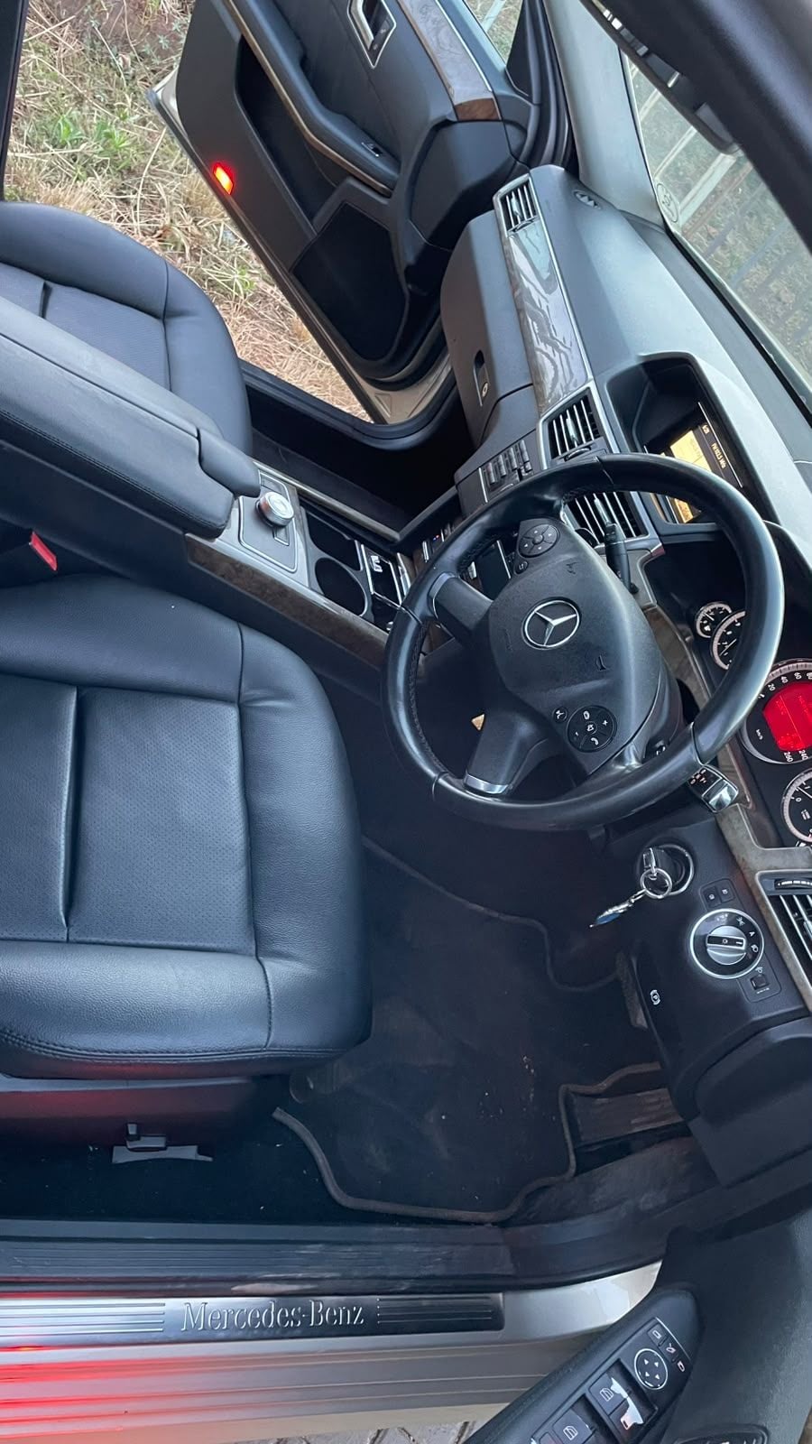 Mercedes-Benz E-Class - 3/8 for sale in Kenya | RmSg Kenya